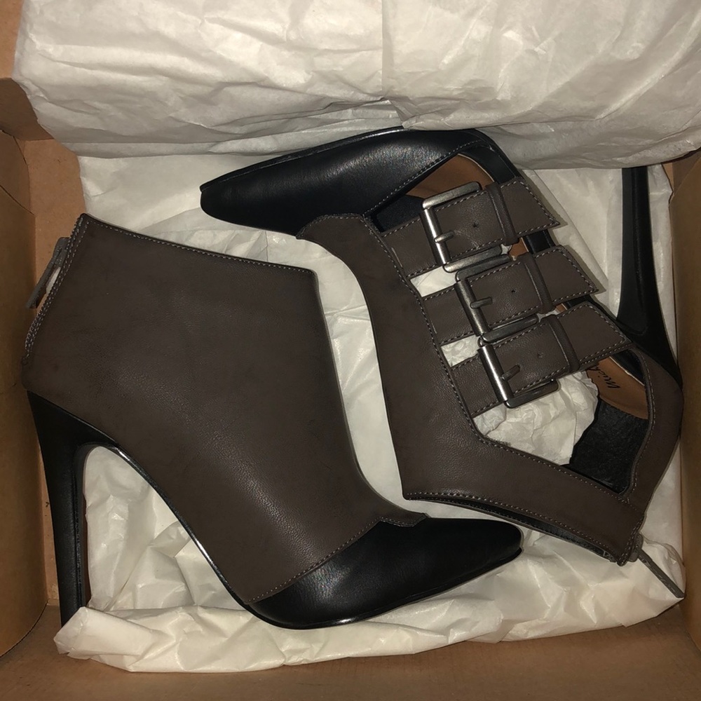 Michael Antonio gray ankle booties